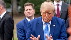 Donald Trump dă vina pe „islam” și „imigrația în masă” pentru revolta elevilor din Franța
