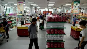 Cum arată un magazin din capitala Coreei de Nord: Clienţii pot cumpăra de la cosmetice la motociclete - FOTO, VIDEO