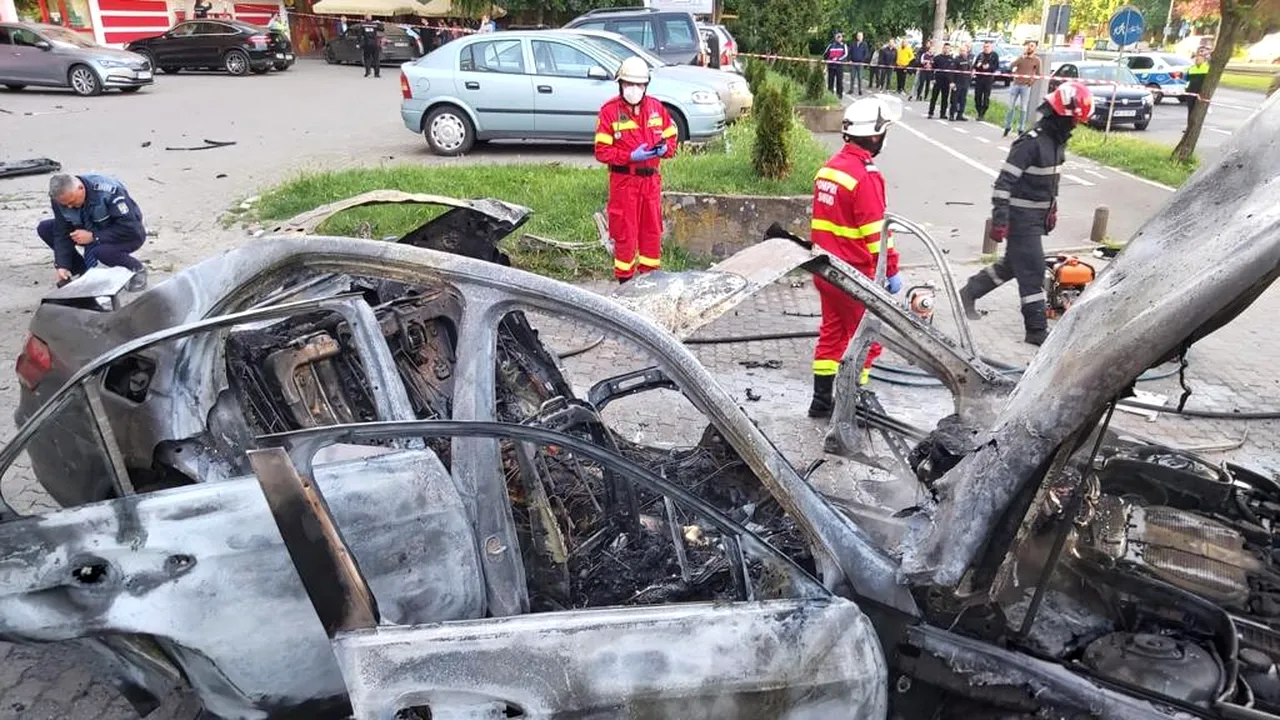 FOTO/VIDEO Un om de afaceri a murit după ce maşina sa a explodat într-o parcare din Arad. UPDATE: Cercetările se fac in rem, pentru omor