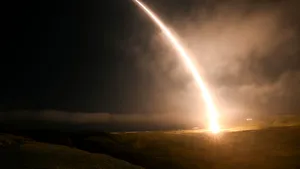Forțele Spațiale ale SUA au testat racheta balistică intercontinentală „Minuteman III”, din triada nucleară. Racheta are focoase de 20 de ori mai puternice decât bomba de la Hiroshima