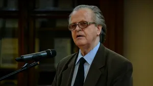 Un om de cultură român s-a retras la mănăstire. Înainte, a făcut o donaţie de suflet