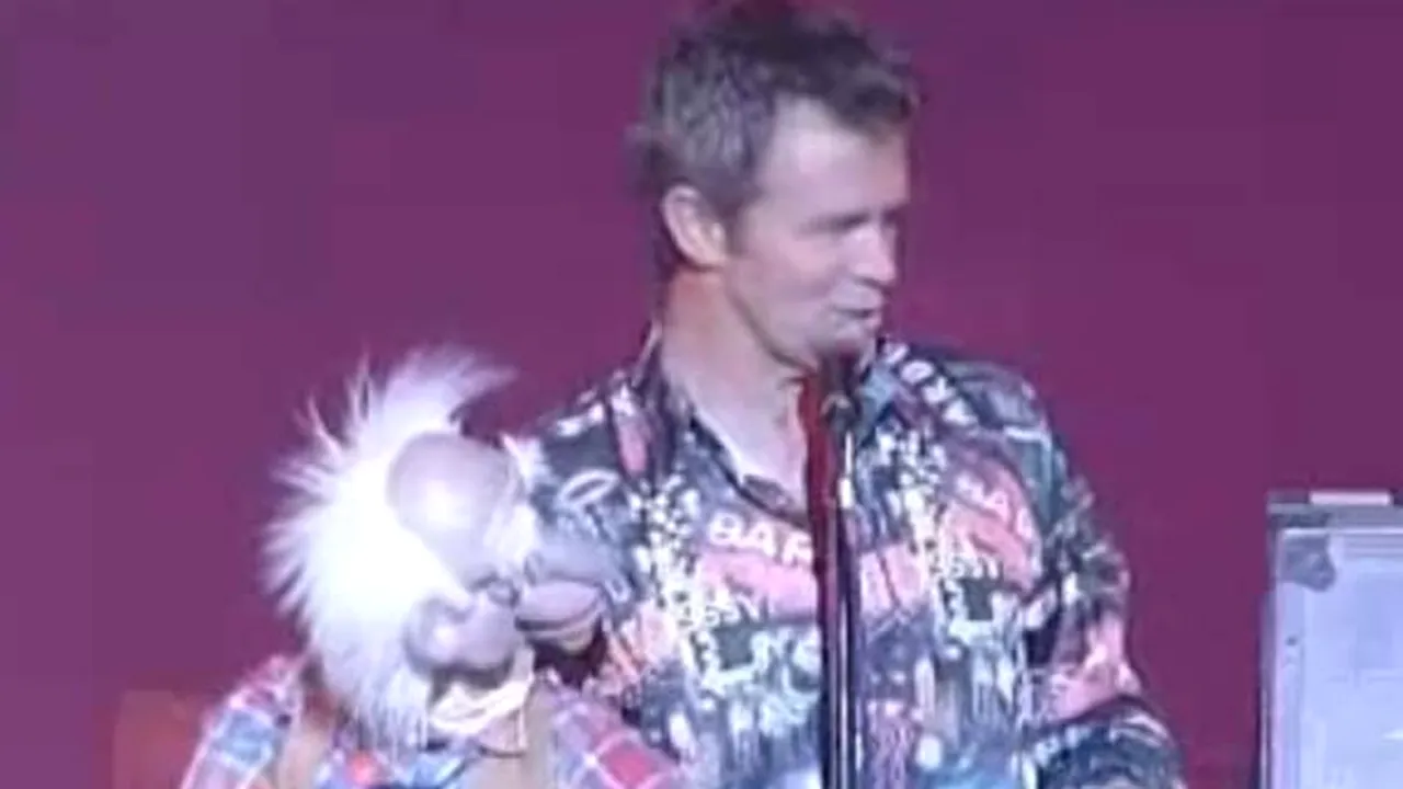 Ventrilocul Jimmy Tamley, în premieră în România, la gala premiilor Stand Up Comedy din Bucureşti