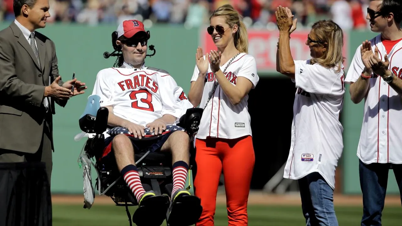 Americanul care a inspirat Ice Bucket Challenge a murit. Povestea lui Peter Frates, diagnosticat cu boala lui Lou Gehrig în 2012
