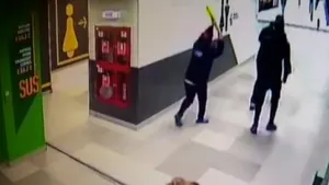 Un bărbat, care a încercat să violeze o femeie în toaleta unui centru comercial din Capitală, a fost arestat