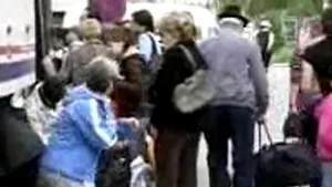 Elevii rămaşi la Paris se simt bine şi ar putea pleca duminică