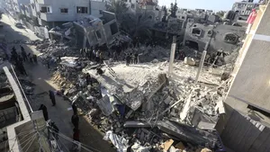 Războiul Israel - Hamas. Tancuri israeliene în centrul Khan Yunis. Drumul dintre oraş şi Rafah a fost blocat / Israelul are în vedere inundarea tunelurilor Hamas / ONU vorbeşte despre o situaţie apocaliptică în Gaza / Erdogan o ţine pe-a lui / Franţa pedepseşte un conducător Hamas