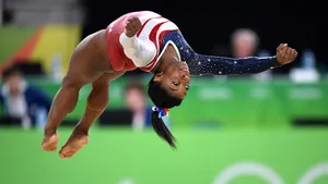 Simone Biles s-a retras din finalele olimpice la sărituri, paralele şi sol