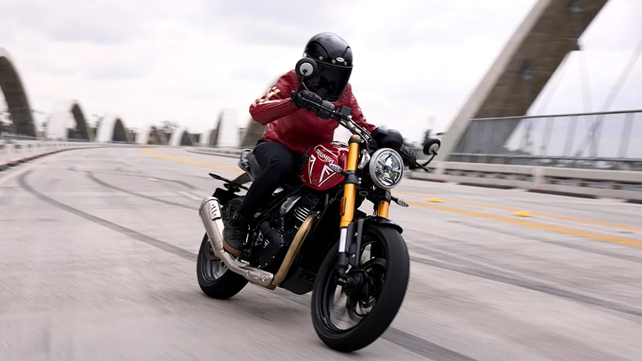 O companie auto indiană a lansat două modele de motocicletă. Acţiunile au crescut la un nivel record