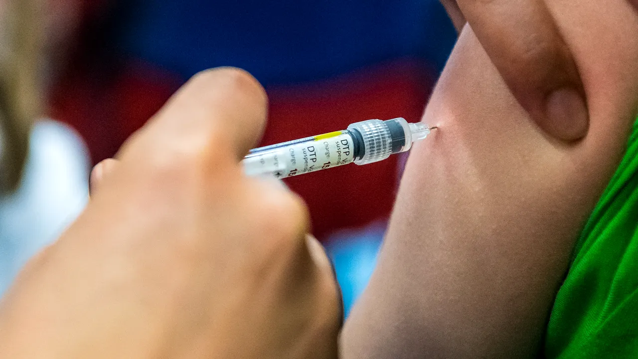 Ministerul Sănătăţii: Procedura de achiziţie a celor 35.000 de doze de vaccin antigripal, finalizată vineri