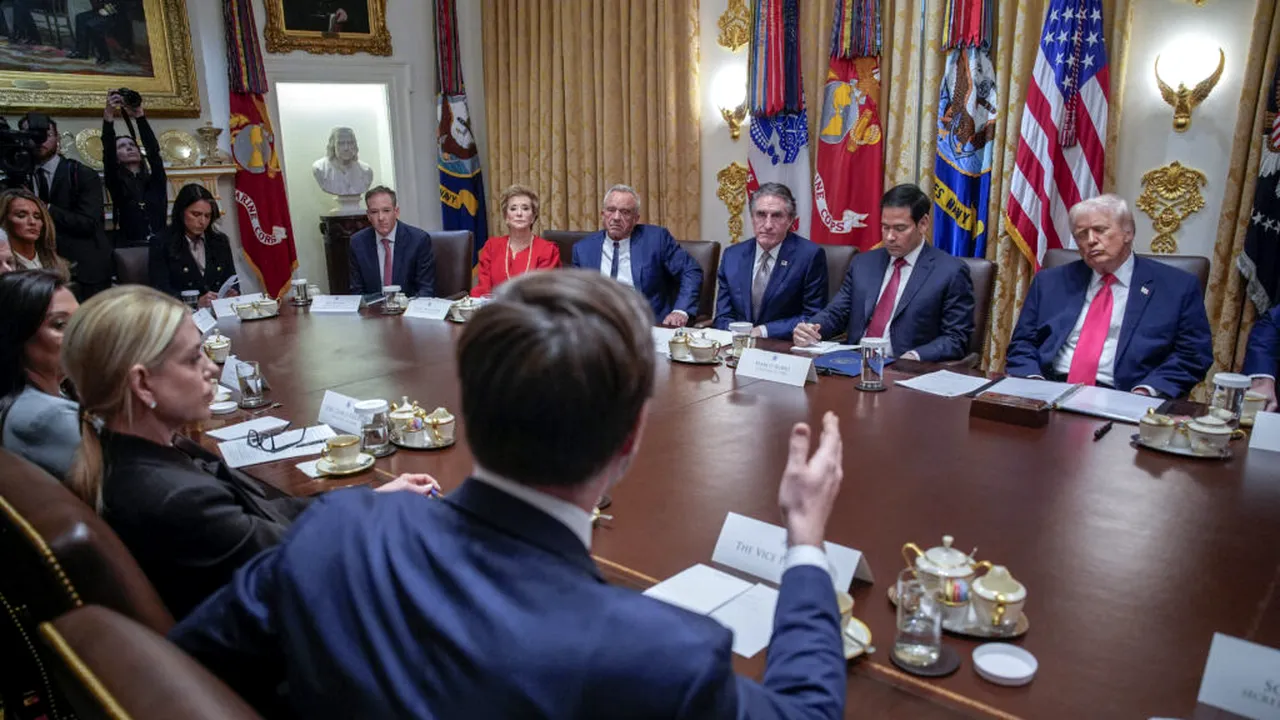 Președintele Trump ar putea să-și remanieze administrația pe fondul presiunilor generate de războiul din Orientul Mijlociu