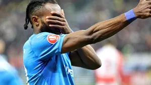 Universitatea Craiova învinge Dinamo, în etapa a doua din play-off-ul Superligii, în inferioritate numerică