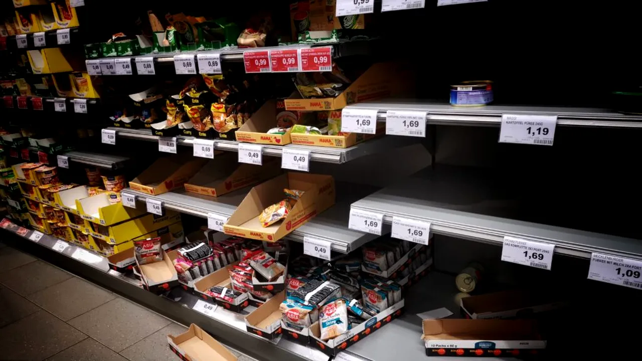 Scene ca pe vremea Covidului într-o zonă plină de români din Italia: Supermarketuri luate cu asalt și rafturi golite în câteva ore