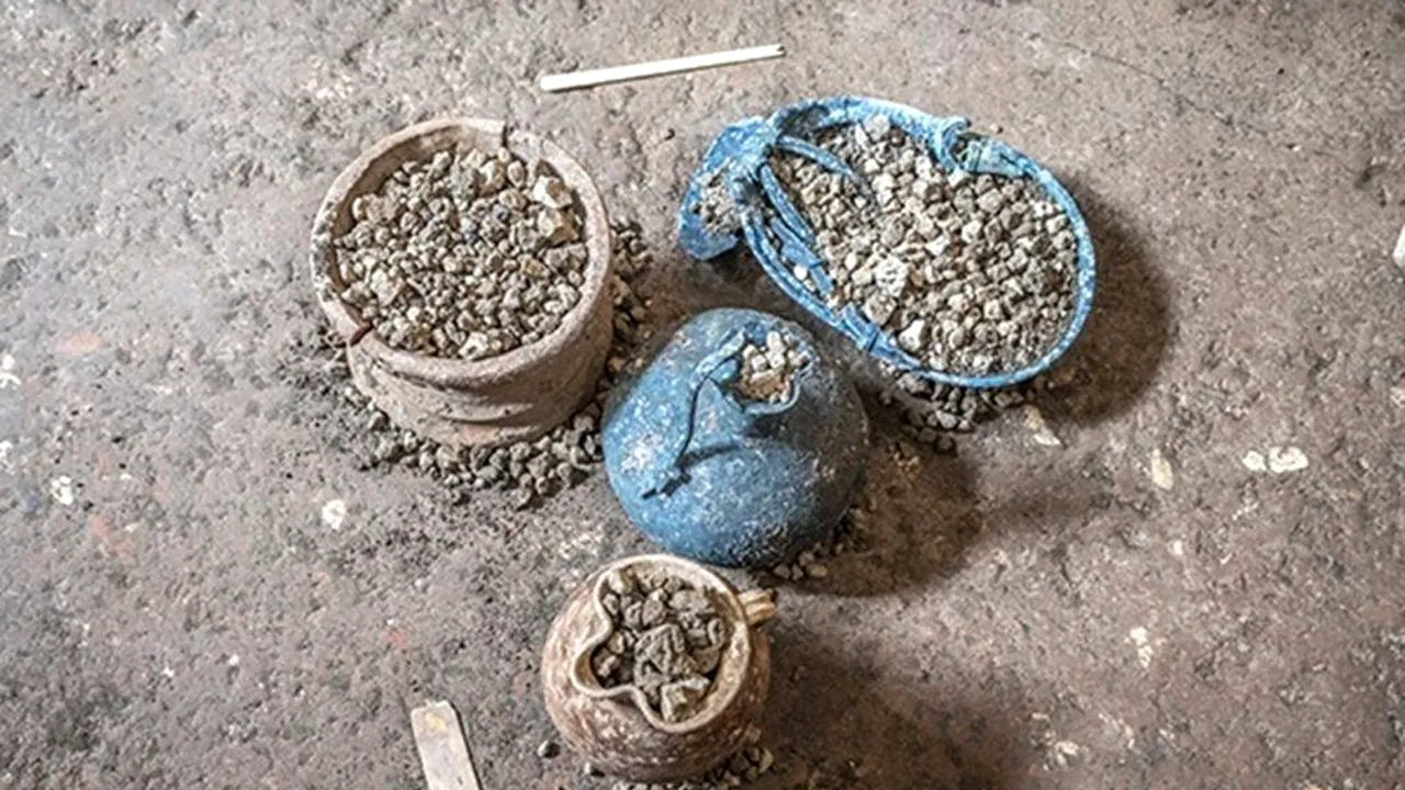 Dulapul unei femei din Pompei, găsit după aproape 2.000 de ani: farduri, bijuterii și 38 de monede