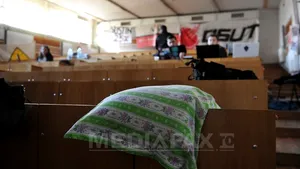 Cluj: Studenţii petrec a doua noapte consecutiv în amfiteatrul de la Facultatea de Psihologie