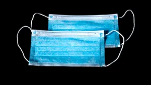 Avertisment. Activităţile zilnice sunt mai periculoase acum, cu noile tulpini ale Covid. Fauci recomandă purtarea a două măşti