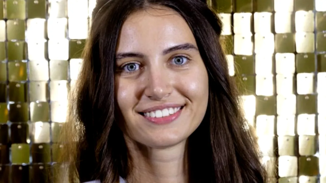 Finalista Miss Anglia devine prima din istorie care concurează fără machiaj