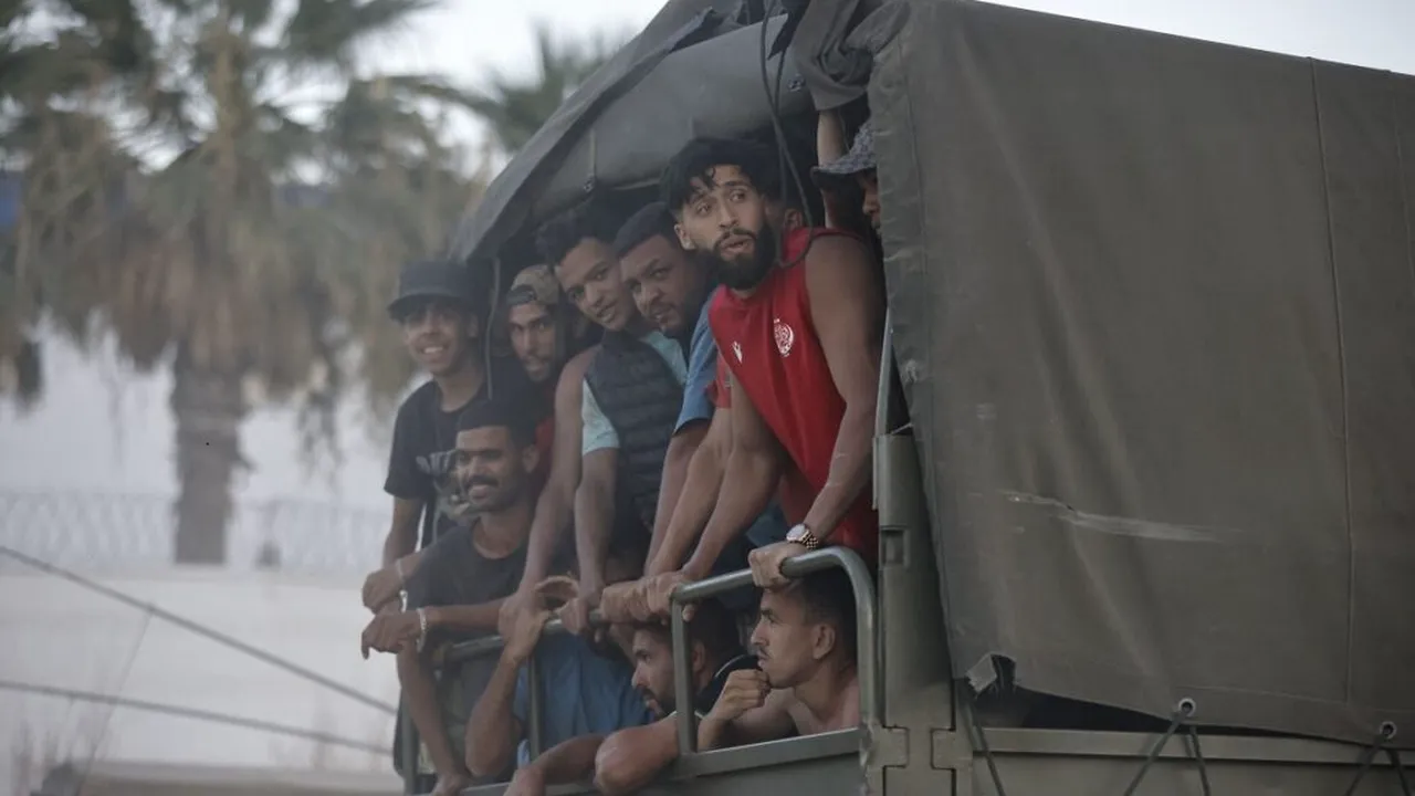 „Ne-am întors acasă cu mâna goală!” Migranții marocani povestesc haosul trăit la Ceuta