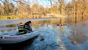 Un nepalez este salvatorul fetei de cinci ani care a căzut în lacul din Parcul Romanescu. Bărbatul s-a aruncat în apa deosebit de rece