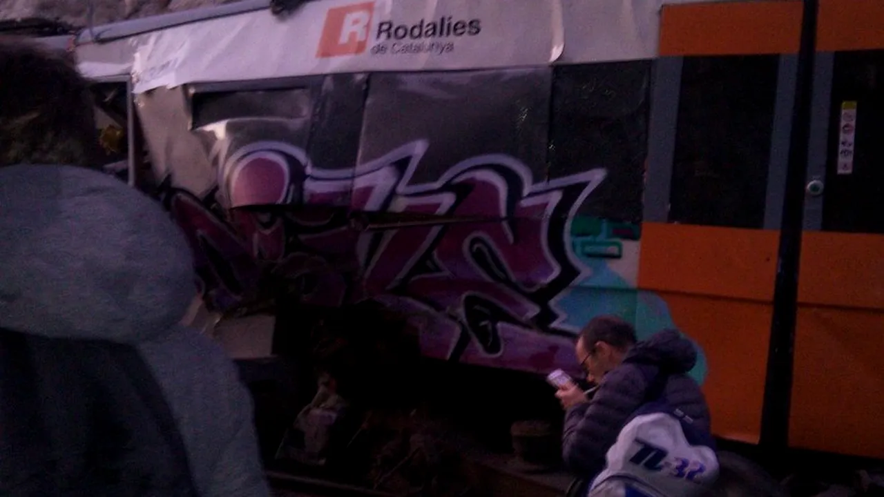 ACCIDENT FEROVIAR în Spania: Cel puţin un mort şi aproape 100 de răniţi dupe ce două trenuri s-au ciocnit | FOTO, VIDEO
