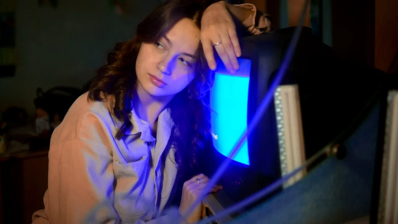 Studiu: Activitățile sedentare pasive cresc riscul de demență. Ce recomandă specialiștii