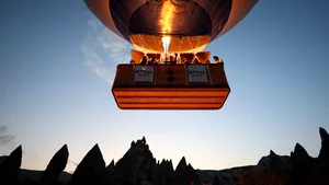 Zboruri de inițiere și ridicări ancorate cu balonul cu aer cald, de 1 Mai, pe Aerodromul din Cisnădie