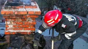 Opt persoane, între care patru copii, intoxicate cu monoxid de carbon în Ialomiţa