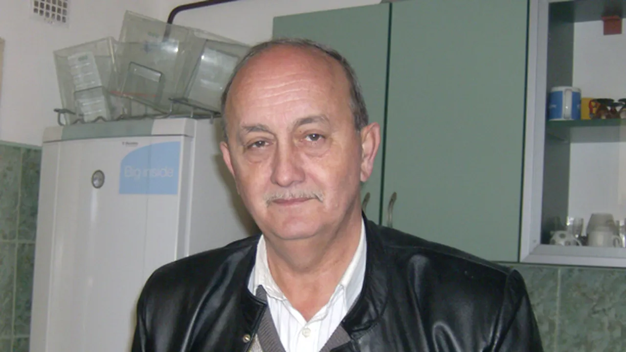 Chirurgul Constantin Ploscaru, care a atacat un alt medic cu un bisturiu în sala de operaţie, a fost plasat în arest la domiciliu