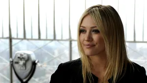 Hilary Duff s-a logodit