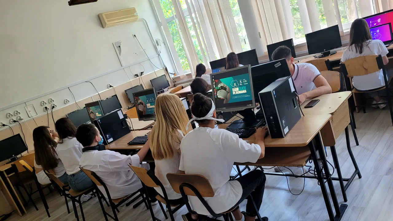 Donaţie de 4.000 de calculatoare recondiţionate către unităţile de învăţământ