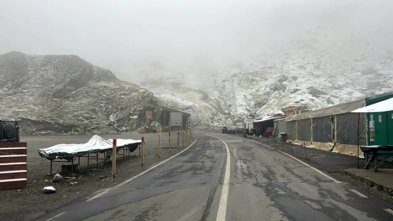 Prima ninsoare din acest sezon pe Transfăgărășan. DRDP Brașov: Traficul nu este afectat