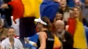 Dulgheru şi echipa României au ironizat gestul lui Bouchard de la tragerea la sorţi, după ce românca a învins-o pe canadiancă - VIDEO