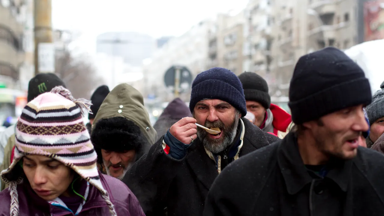 Persoanele fără adăpost pot primi sprijin de la autorităţile din Bucureşti: cazare, hrană şi medicamente