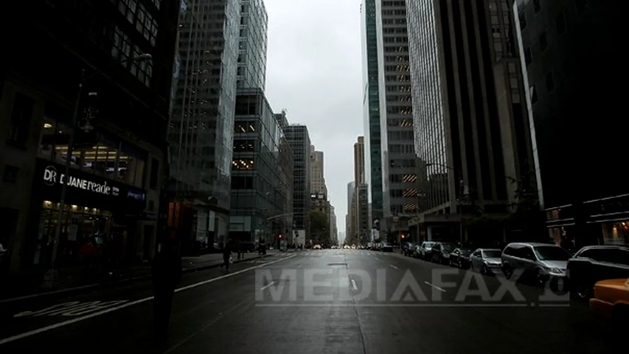 New York se pregăteşte într-un calm neobişnuit să înfrunte uraganul Sandy. Obama avertizează că această furtună poate avea consecinţe dezastruoase