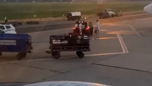 Alertă pe Aeroportul Henri Coandă, în urma unei degajări de fum în zona de îmbarcare