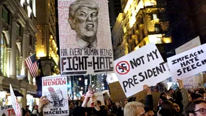 VIDEO Proteste de proporţii anti-Trump la New York şi Washington: Altercaţii cu susţinătorii preşedintelui-ales/ Mii de oameni, inclusiv celebrităţi, au participat la manifestaţie