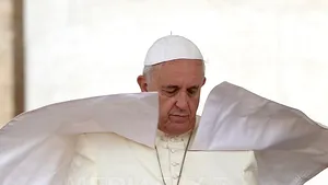 Papa Francisc pledează în mesajul de Paşte pentru ajutorarea imigranţilor din Europa: 