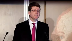 DNA cere arestarea în lipsă a fiului lui Dan Adamescu pentru dare de mită. Kovesi: Ştim în ce ţară se află