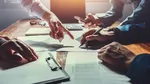 Studiu: Incluziunea crește în organizații, dar unul din șapte angajați români se retrage în tăcere