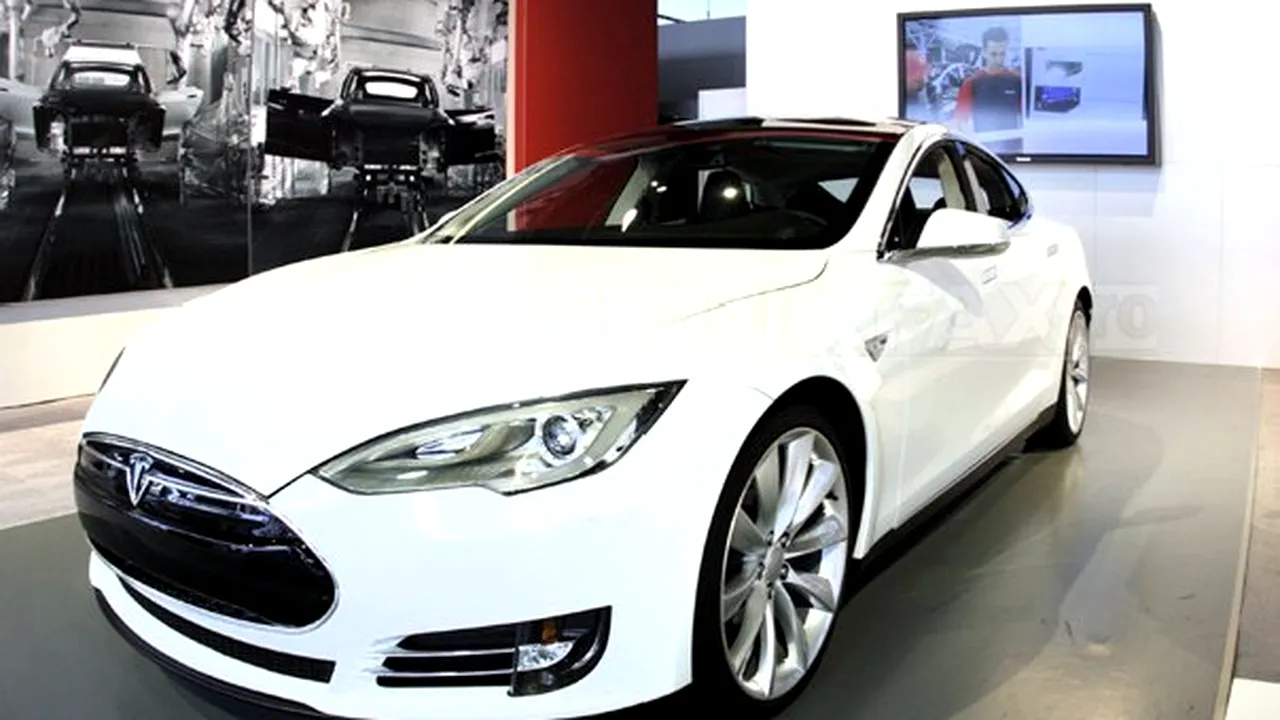 Automobil Tesla de peste 100.000 de dolari, cumpărat cu 91 de bitcoini