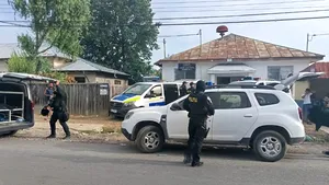 Scandal la o secţie din Buzău, noaptea. Geamuri sparte, a intervenit Poliţia
