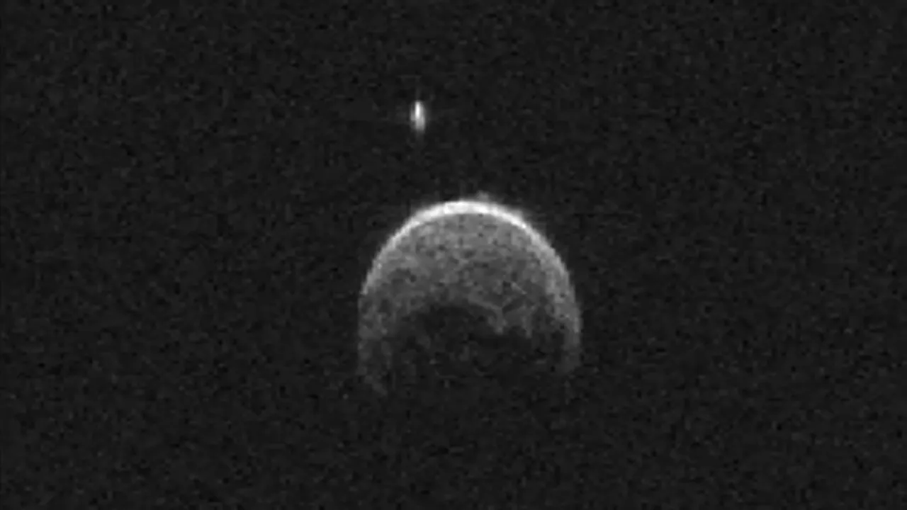 Asteroidul care a trecut luni pe lângă Terra are propriul satelit natural - VIDEO