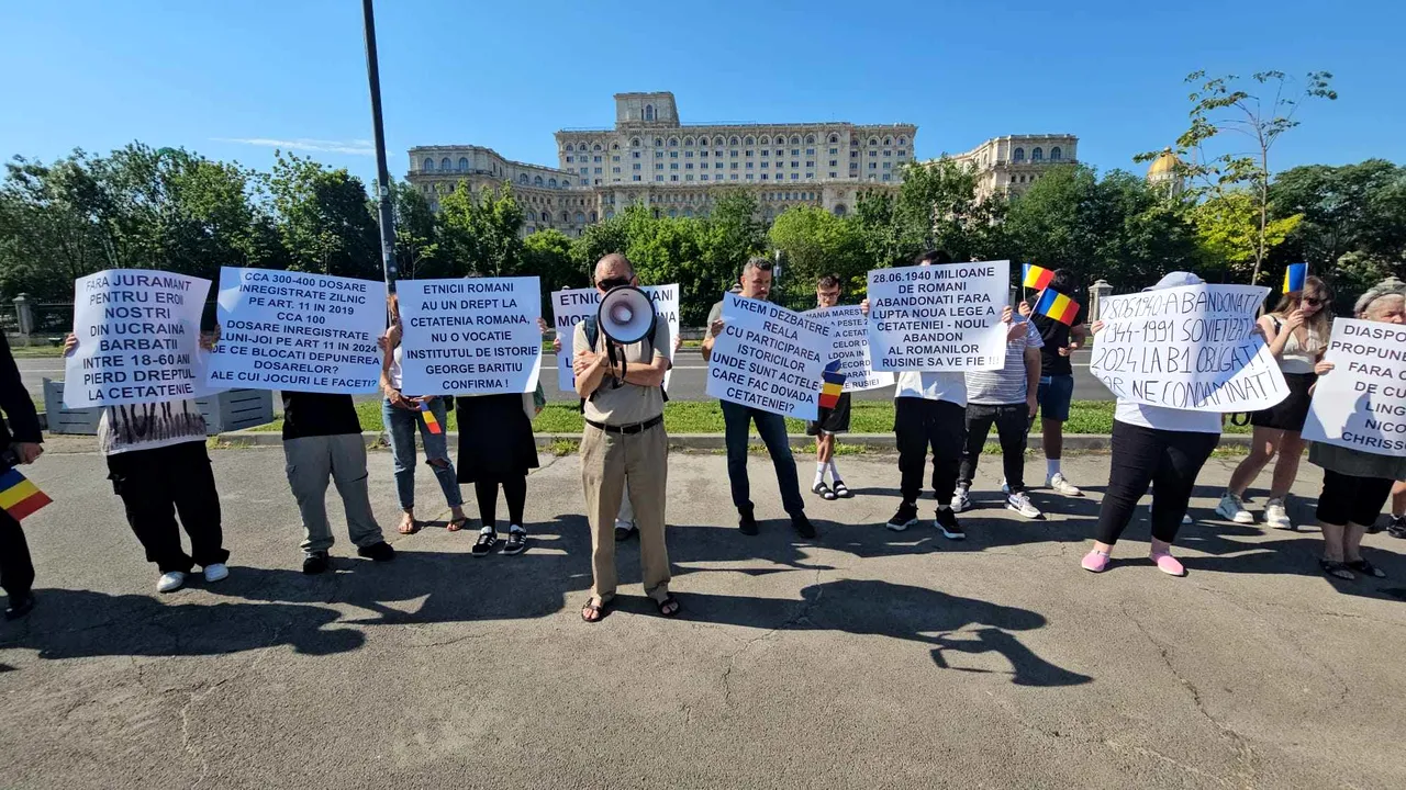Legea cetăţeniei i-a scos în stradă pe oameni în Bucureşti şi la Chişinău: continuăm lupta