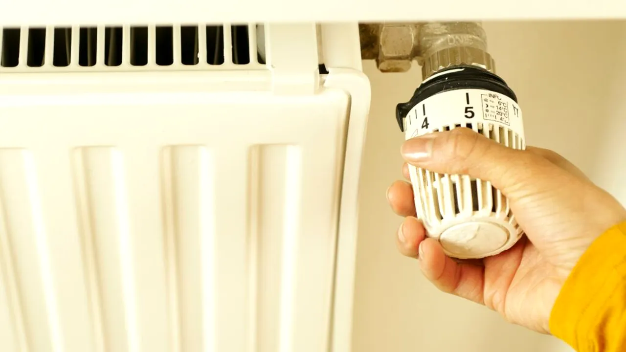 Furnizarea căldurii, restabilită pentru 650 de blocuri din Kiev. Peste 1.900 de clădiri rămân afectate de frig