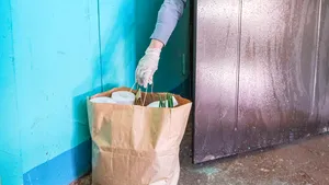 Poate fi transmis coronavirusul prin mâncare? Răspunsul OMS