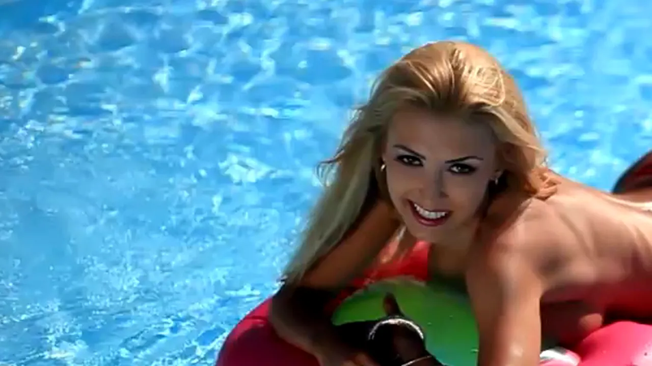 Andreea Bălan, topless în noul videoclip - VIDEO