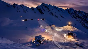 Epidemia de COVID-19 şi lipsa zăpezii amână lucrările de la Hotelul de Gheaţă Bâlea Lac