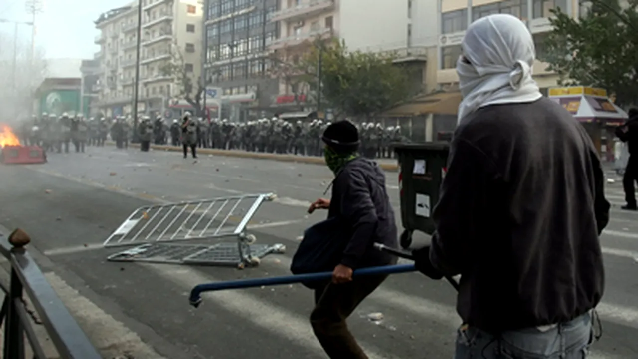Noi confruntări la Atena şi Salonic