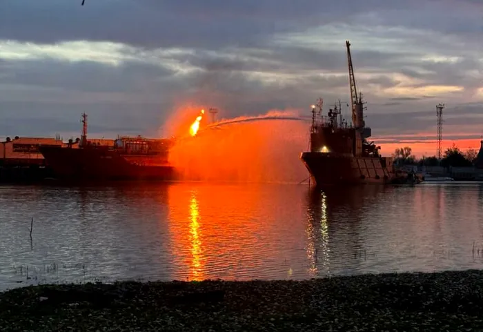 SOCIAL Petrolier în flăcări în Marea Neagră, în apropiere de Sfântu Gheorghe