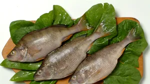 Peştele a devenit vedeta de pe masa românilor înainte de Craciun. Zeci de specii din Marea Neagră se vând zilele acestea în Cluj