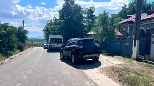 Copil de un an și două luni, mort după ce a fost lovit de o mașină în județul Galați